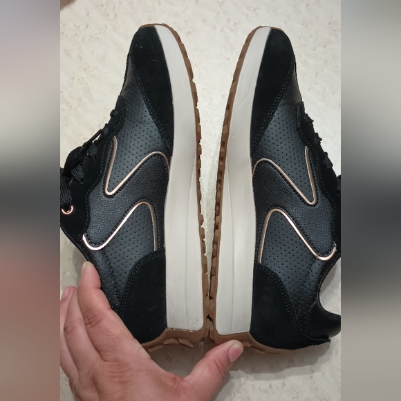 Skechers Los Angeles Women's Air-cooled Memory Foam Leather  Athletic  8.5 - Picture 3 of 6